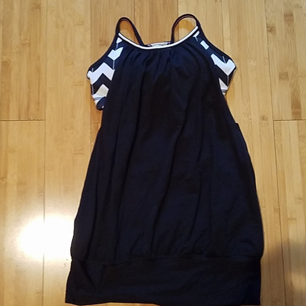 Lululemon black and white tank